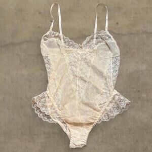 Tricot vtg coquette lace lingerie bodysuit sz medium cream ivory nylon